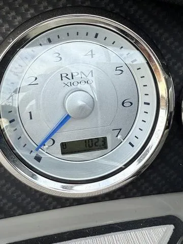 Slide: The Image of Stingray 215 LR 2020 - 13