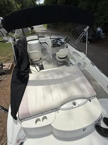 Slide: The Image of Stingray 215 LR 2020 - 16