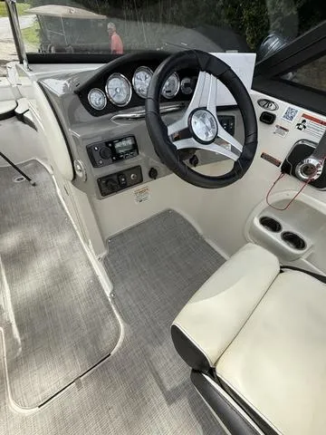 Slide: The Image of Stingray 215 LR 2020 - 6