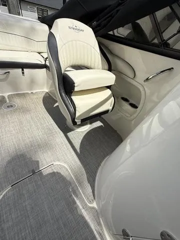 Slide: The Image of Stingray 215 LR 2020 - 8