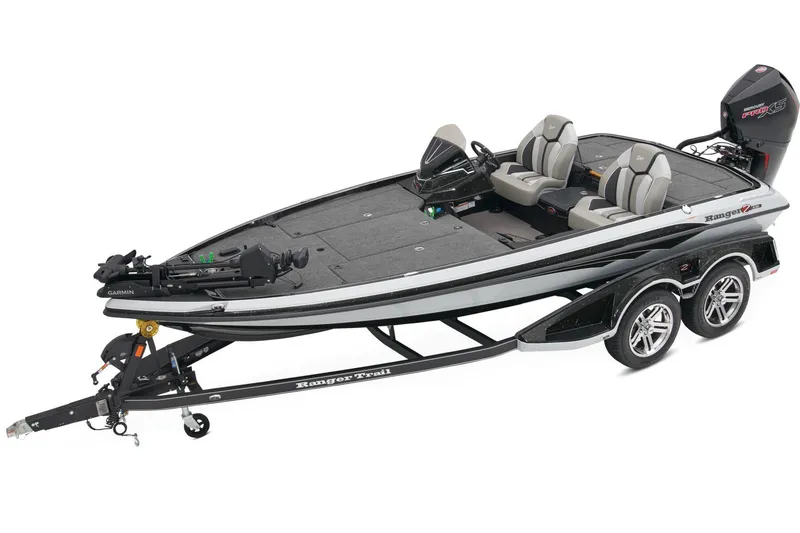 Slide: The Image of 2025 Ranger Z519R Cup-Equipped boat with red and white seats in showroom display. - 1
