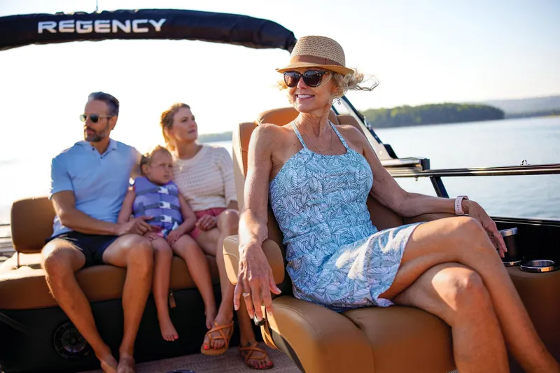 Slide: The Image of Regency 250 LE3 Sport 2025 - 89