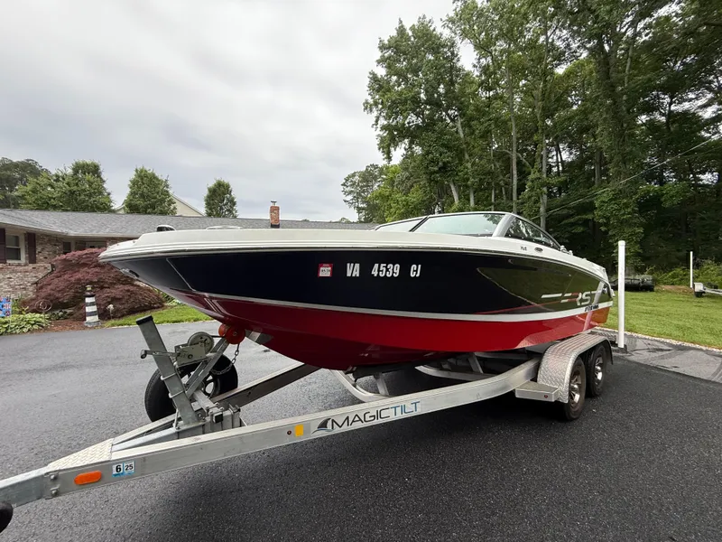 Slide: The Image of Four Winns HD2 RS Surf 2021 - 1