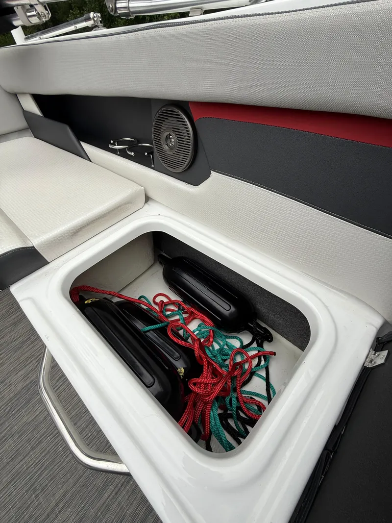 Slide: The Image of Four Winns HD2 RS Surf 2021 - 10