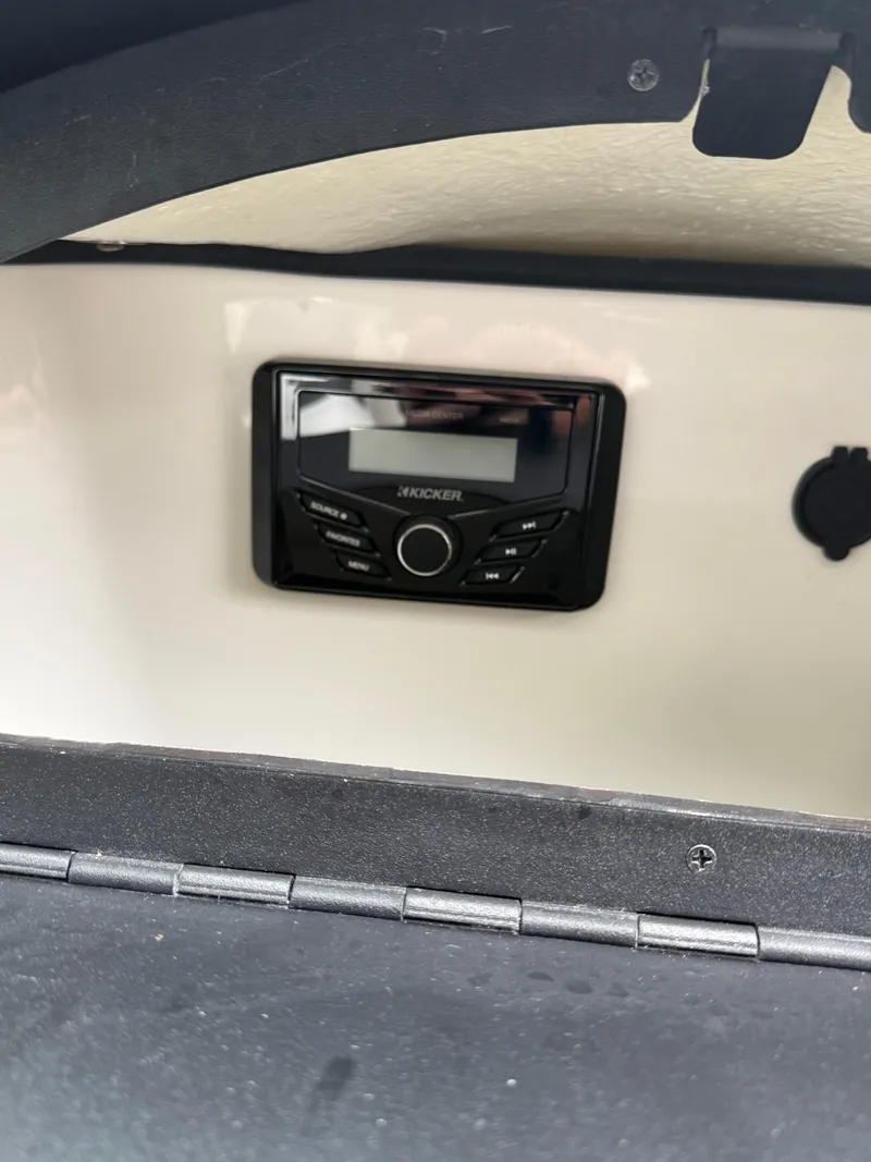 Slide: The Image of Four Winns HD2 RS Surf 2021 - 14