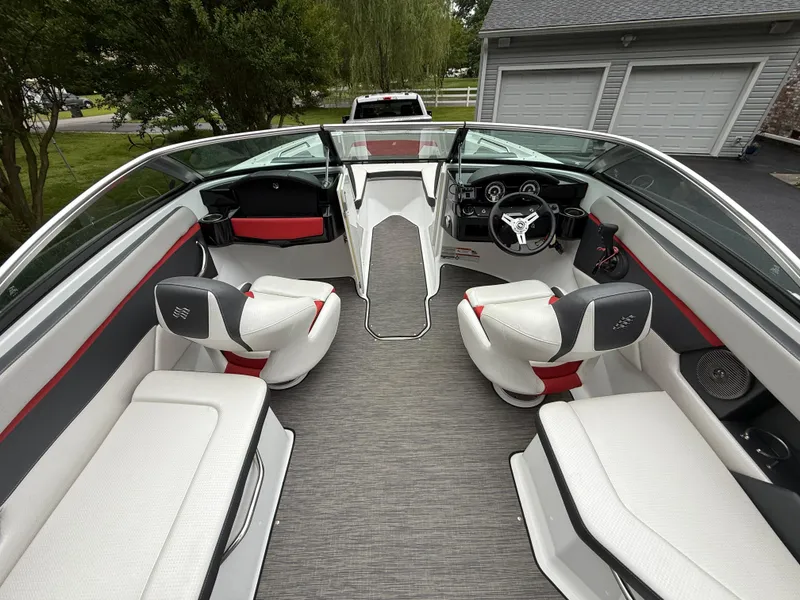 Slide: The Image of Four Winns HD2 RS Surf 2021 - 16