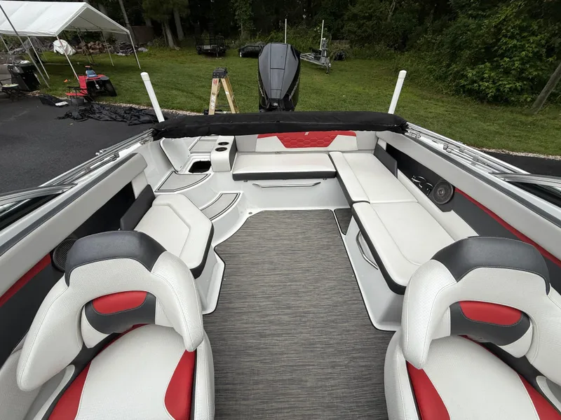 Slide: The Image of Four Winns HD2 RS Surf 2021 - 17