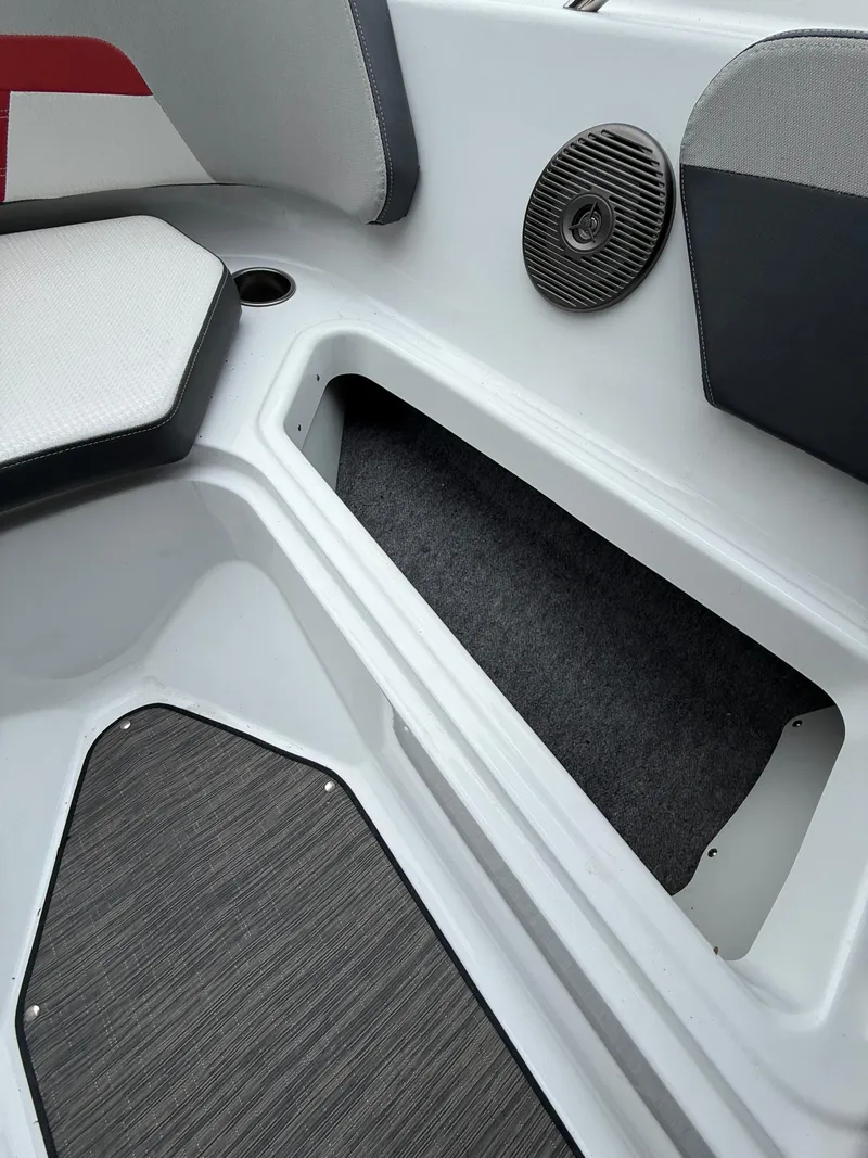 Slide: The Image of Four Winns HD2 RS Surf 2021 - 19