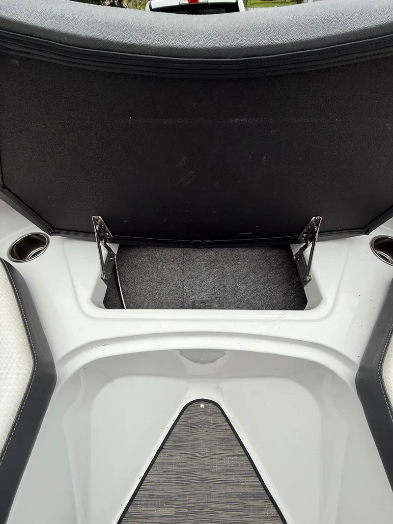 Slide: The Image of Four Winns HD2 RS Surf 2021 - 20