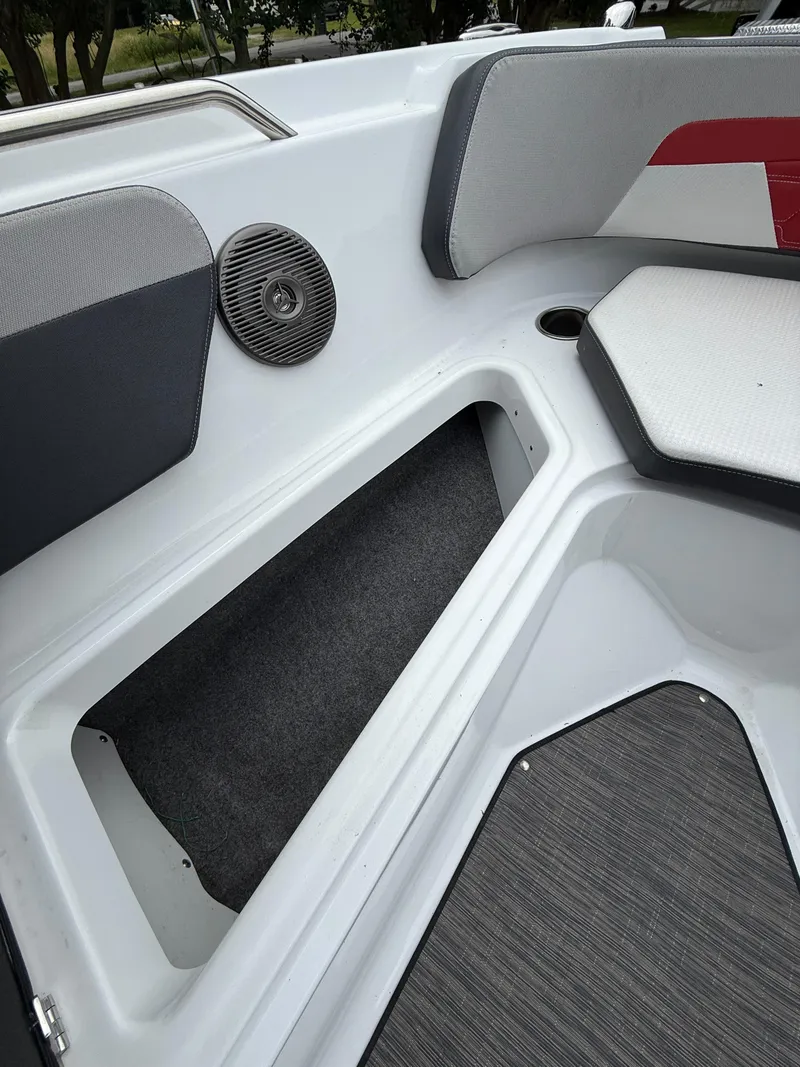 Slide: The Image of Four Winns HD2 RS Surf 2021 - 21