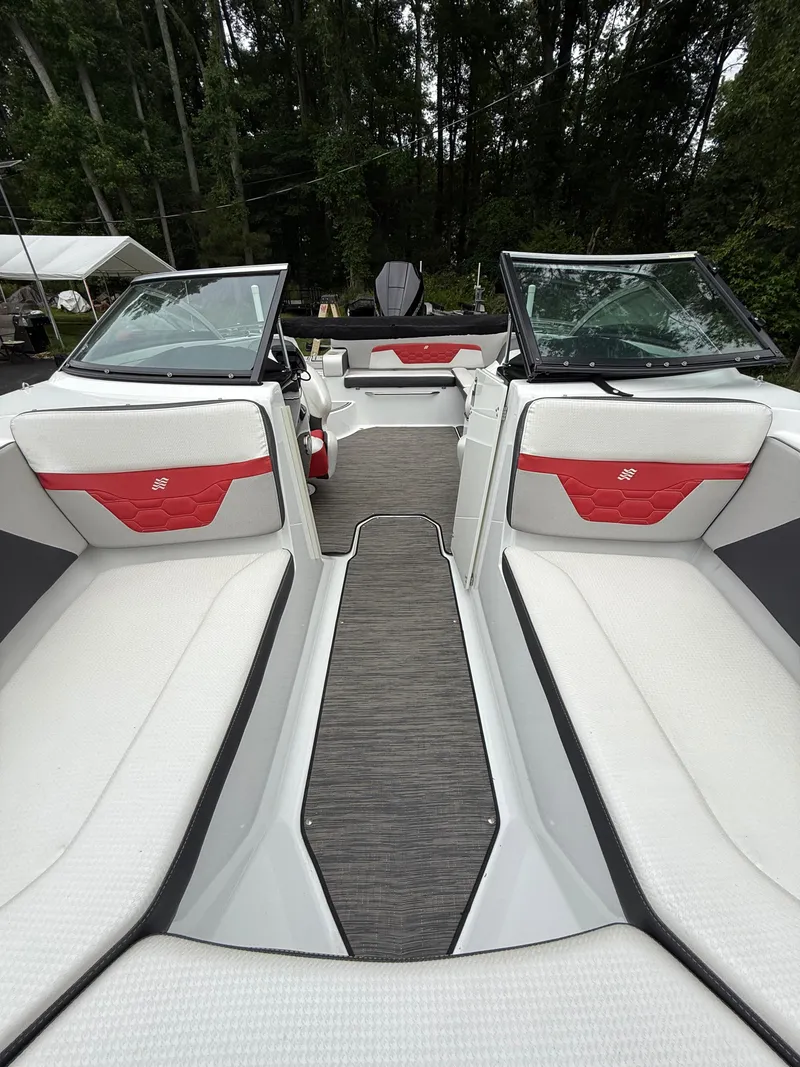 Slide: The Image of Four Winns HD2 RS Surf 2021 - 24