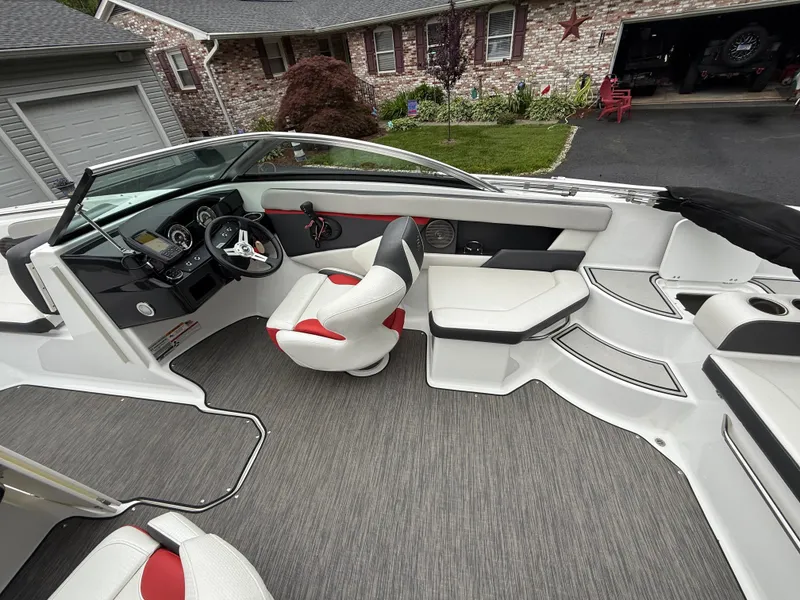 Slide: The Image of Four Winns HD2 RS Surf 2021 - 27