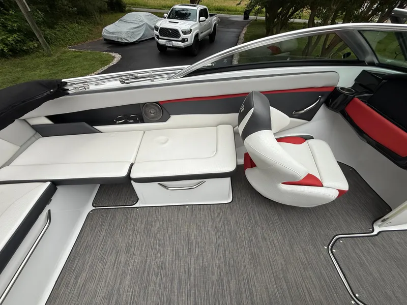 Slide: The Image of Four Winns HD2 RS Surf 2021 - 28