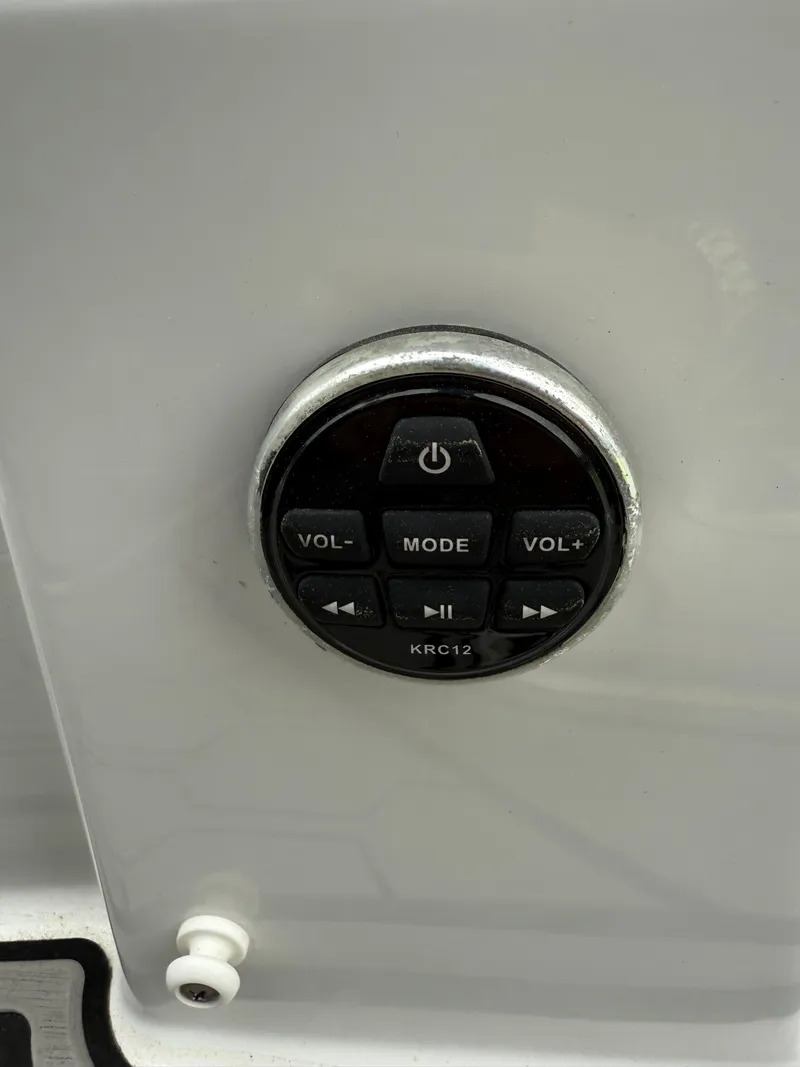 Slide: The Image of Four Winns HD2 RS Surf 2021 - 30