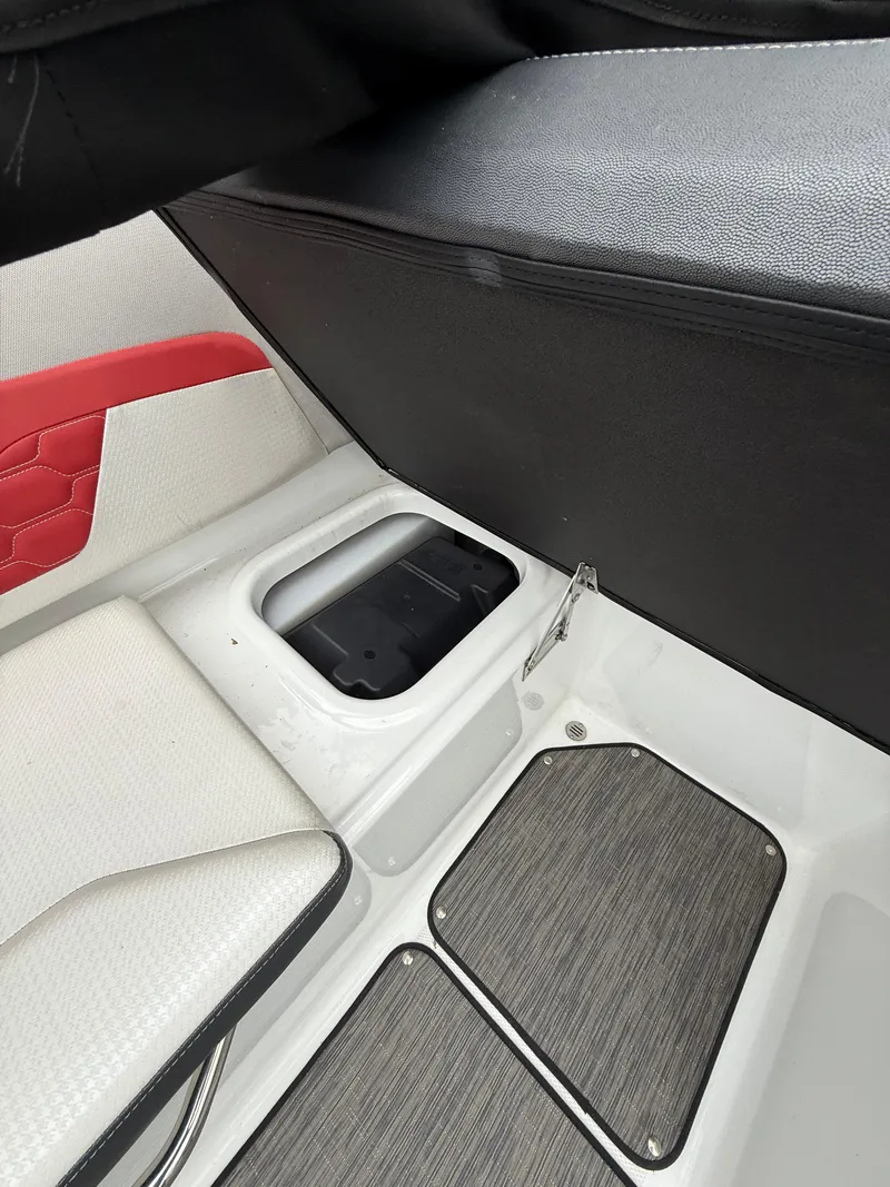 Slide: The Image of Four Winns HD2 RS Surf 2021 - 9