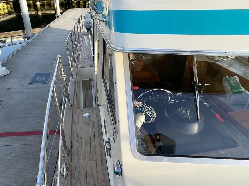 Slide: The Image of Tollycraft 34 Tri-Cabin 1979 - 10