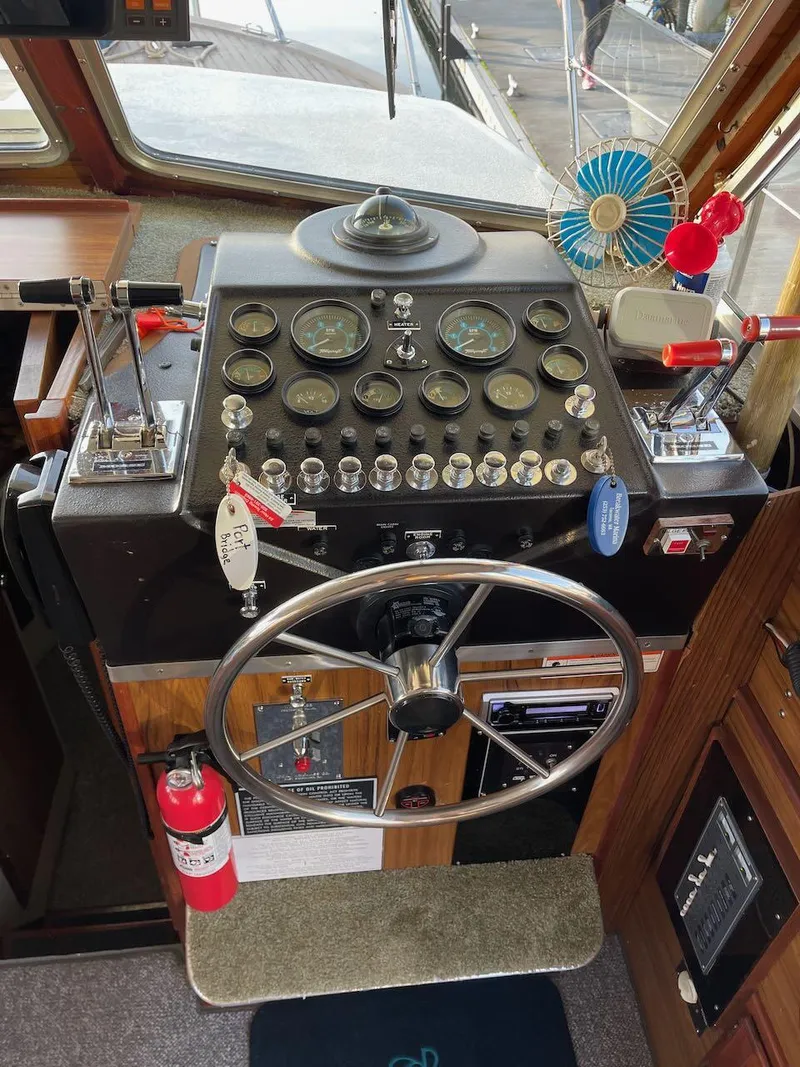 Slide: The Image of Tollycraft 34 Tri-Cabin 1979 - 11