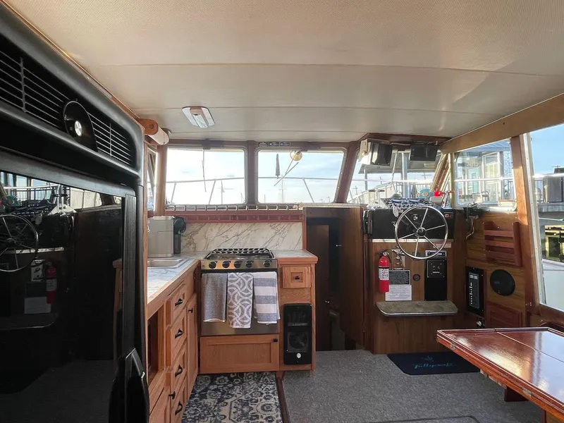 Slide: The Image of Tollycraft 34 Tri-Cabin 1979 - 12