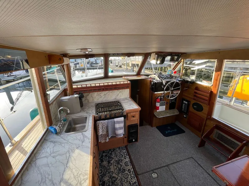 Slide: The Image of Tollycraft 34 Tri-Cabin 1979 - 13