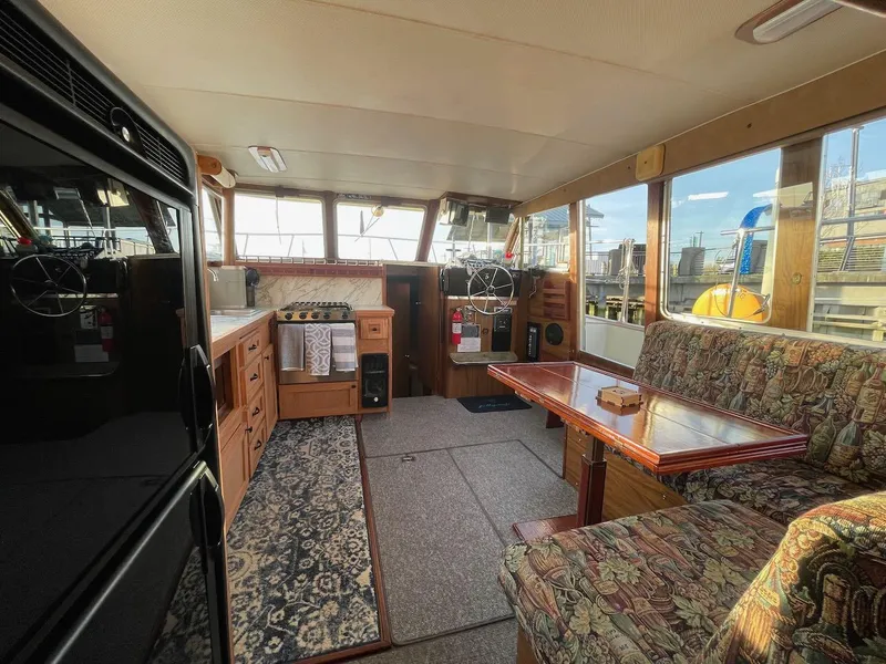 Slide: The Image of Tollycraft 34 Tri-Cabin 1979 - 14