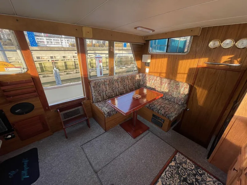 Slide: The Image of Tollycraft 34 Tri-Cabin 1979 - 16