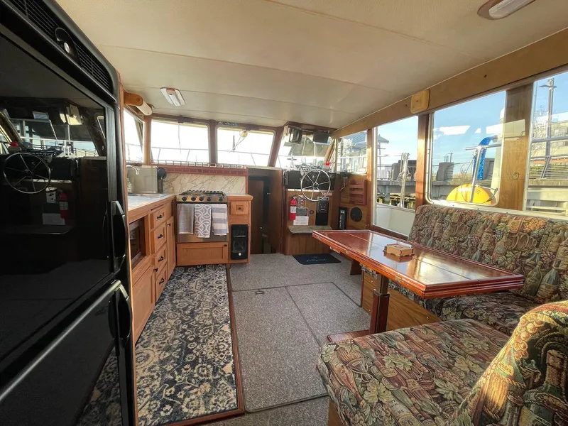 Slide: The Image of Tollycraft 34 Tri-Cabin 1979 - 17