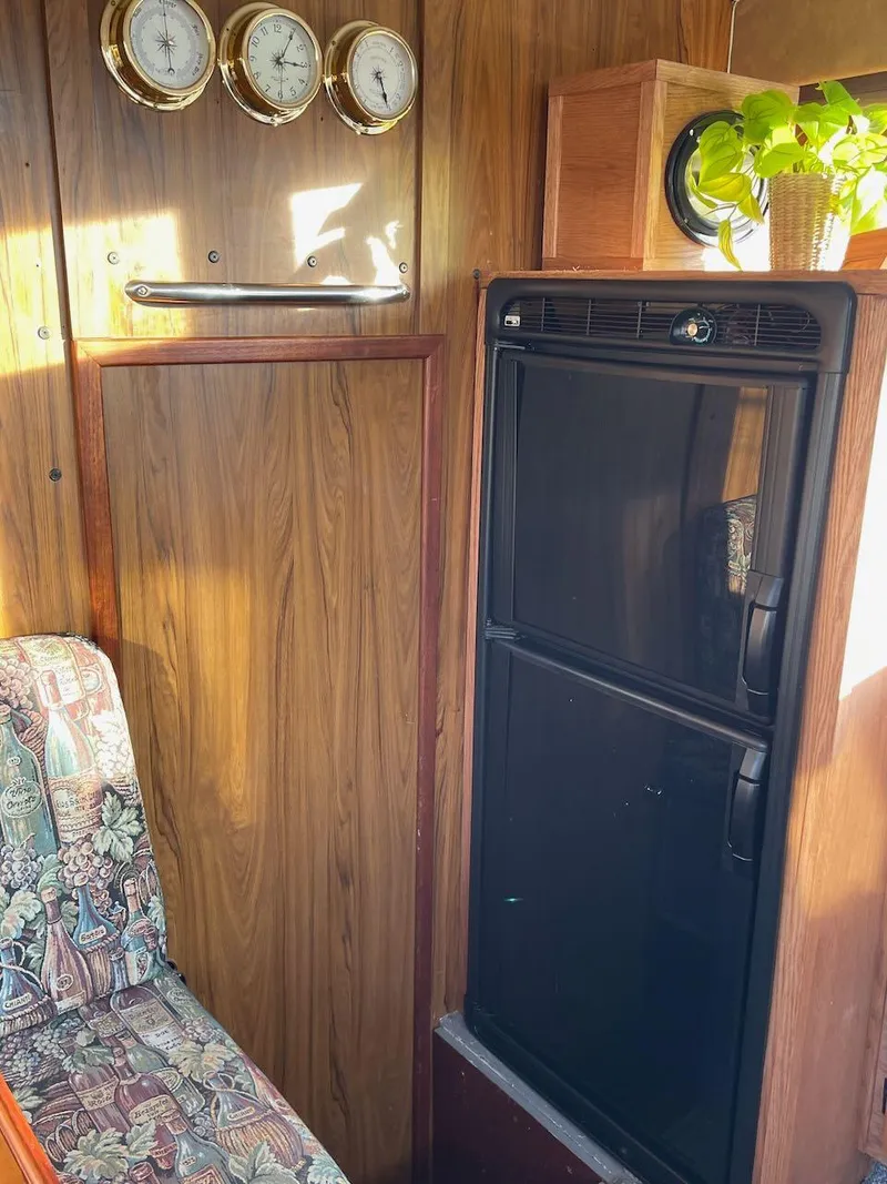 Slide: The Image of Tollycraft 34 Tri-Cabin 1979 - 18