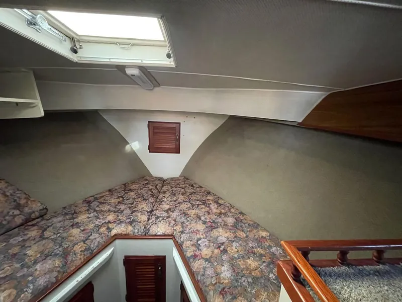 Slide: The Image of Tollycraft 34 Tri-Cabin 1979 - 21