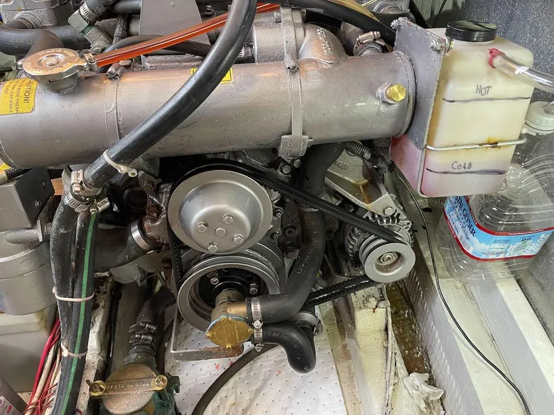 Slide: The Image of Tollycraft 34 Tri-Cabin 1979 - 26