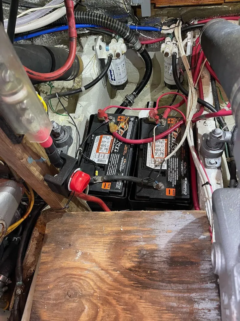 Slide: The Image of Tollycraft 34 Tri-Cabin 1979 - 27