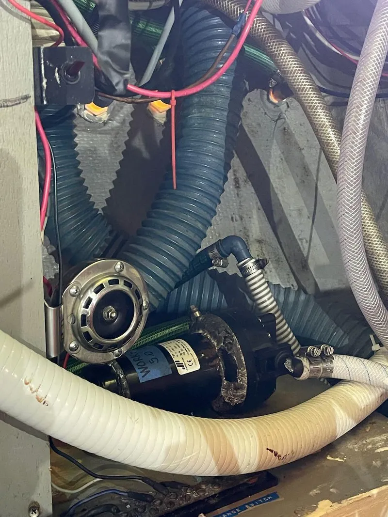 Slide: The Image of Tollycraft 34 Tri-Cabin 1979 - 29