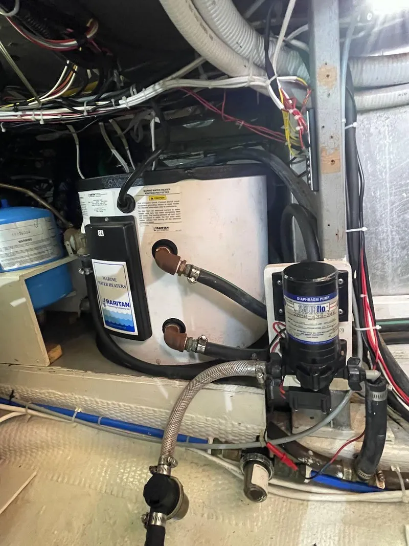 Slide: The Image of Tollycraft 34 Tri-Cabin 1979 - 30