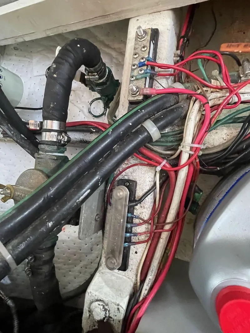 Slide: The Image of Tollycraft 34 Tri-Cabin 1979 - 32