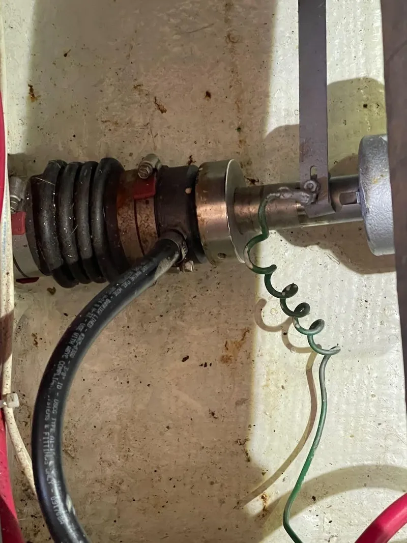 Slide: The Image of Tollycraft 34 Tri-Cabin 1979 - 36