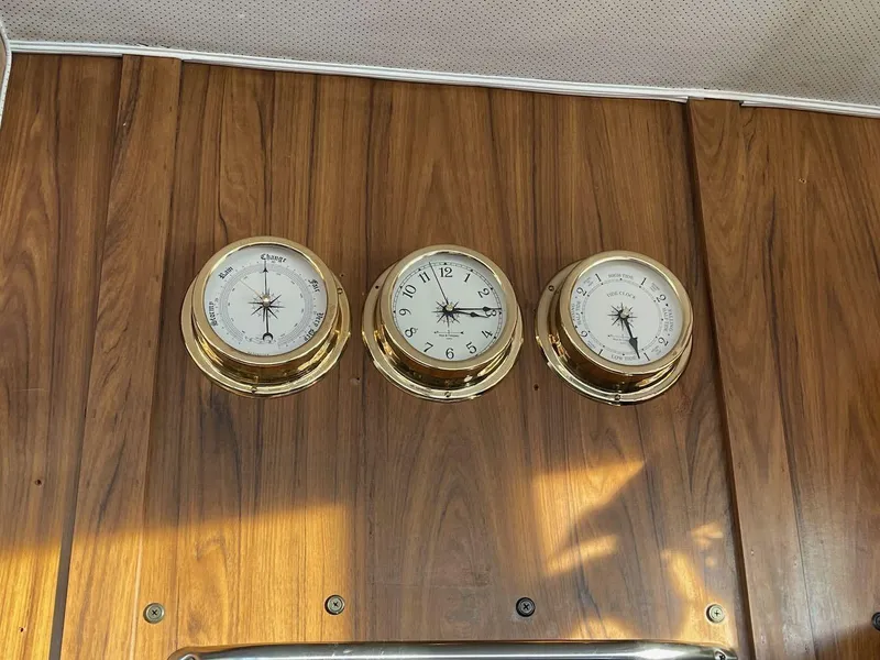 Slide: The Image of Tollycraft 34 Tri-Cabin 1979 - 44