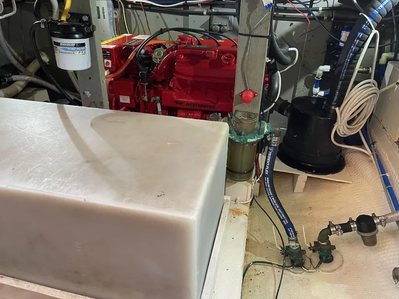 Slide: The Image of Tollycraft 34 Tri-Cabin 1979 - 46