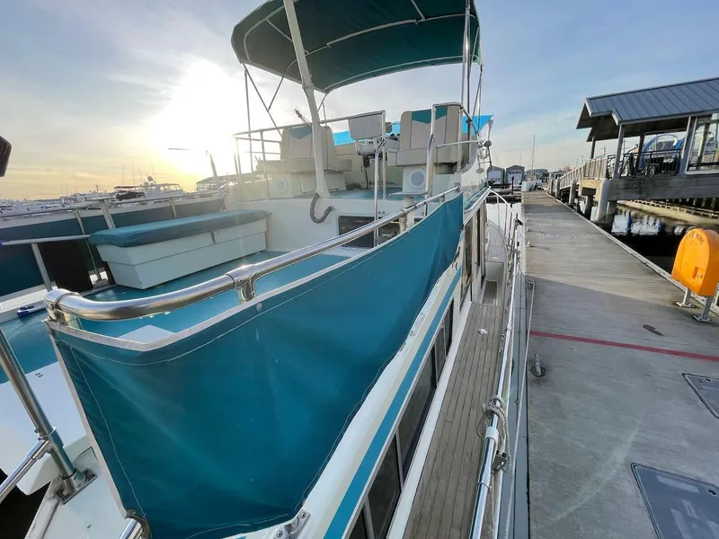 Slide: The Image of Tollycraft 34 Tri-Cabin 1979 - 5