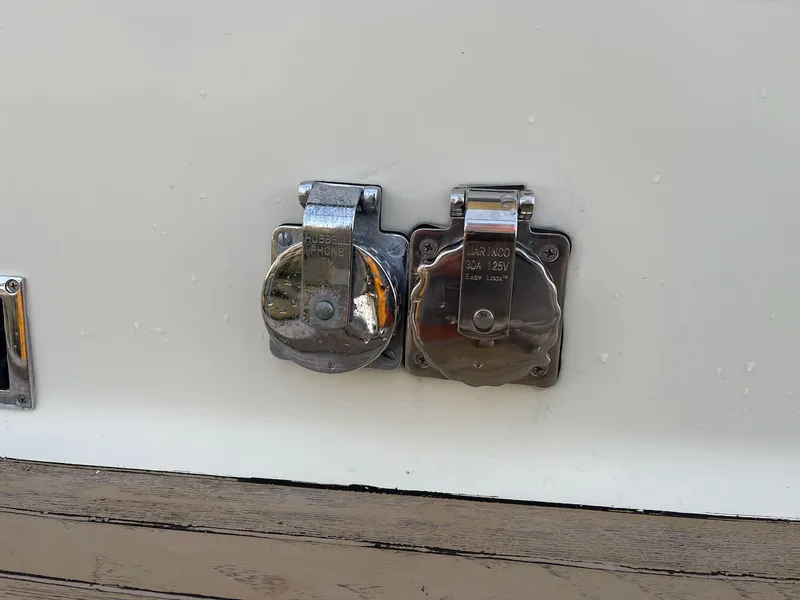 Slide: The Image of Tollycraft 34 Tri-Cabin 1979 - 59