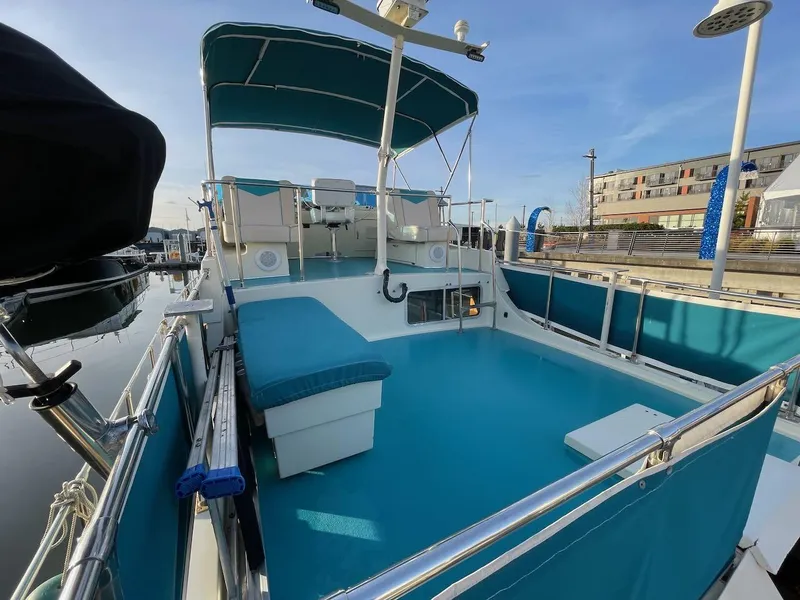 Slide: The Image of Tollycraft 34 Tri-Cabin 1979 - 6