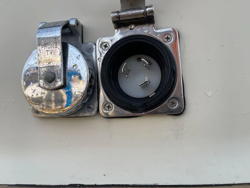 Slide: The Image of Tollycraft 34 Tri-Cabin 1979 - 60