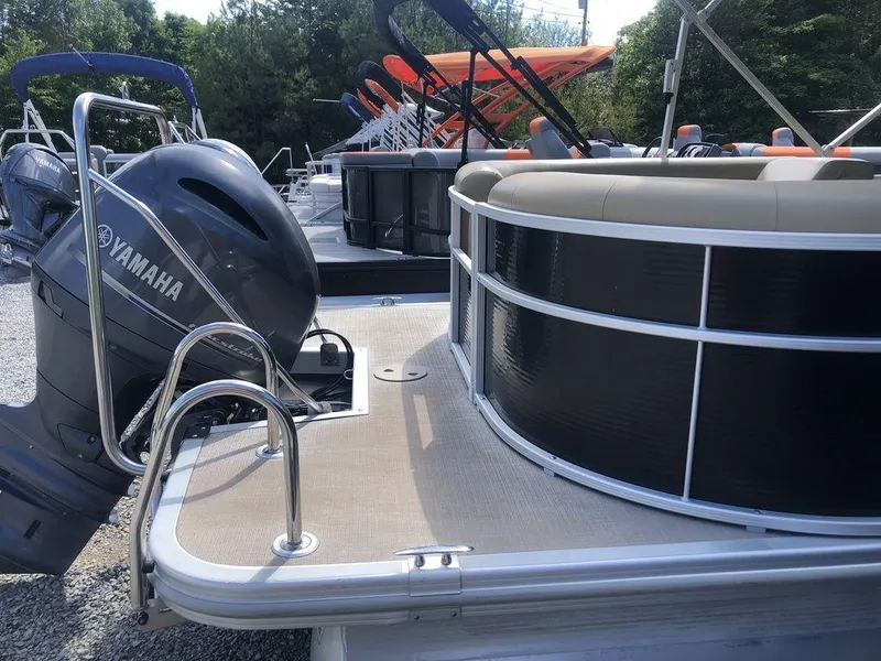 Slide: The Image of 2017 Bennington 24SSRX pontoon boat with Yamaha outboard motor, docked outdoors. - 7