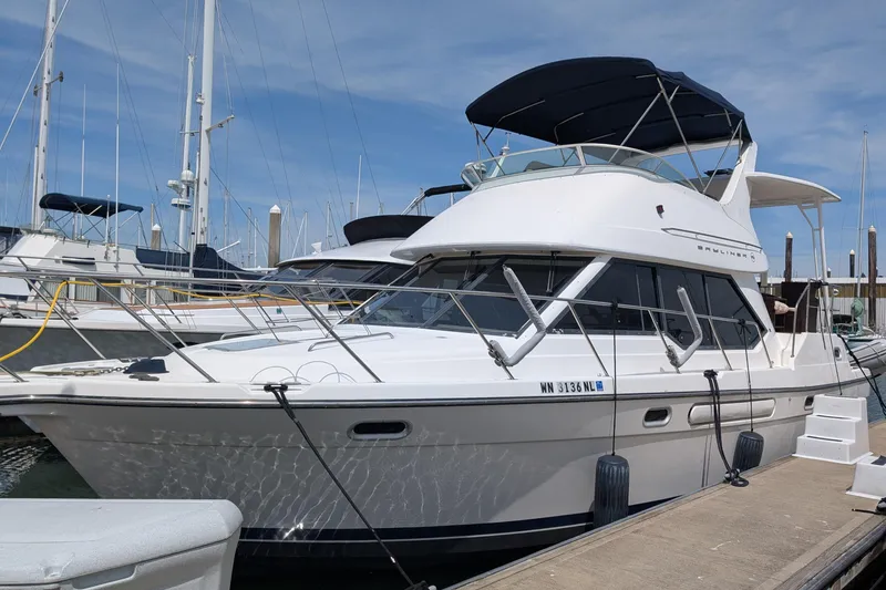 The Image of 2000 Bayliner 4088 yacht docked at marina under clear blue sky. - 0
