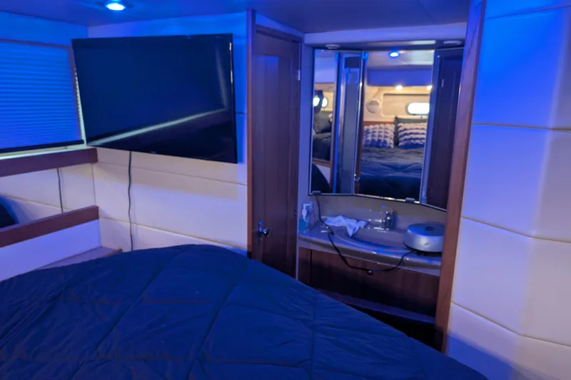 Slide: The Image of Bayliner 4087 Aft Cabin Motoryacht 2000 - 51