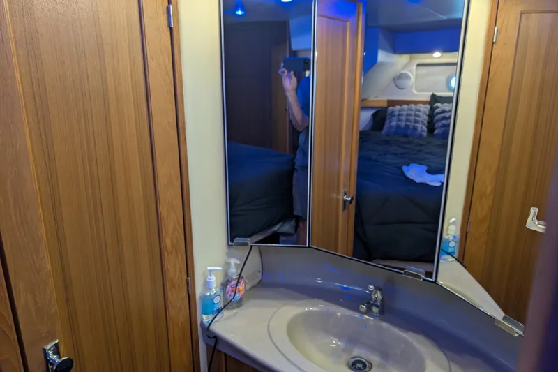 Slide: The Image of Bayliner 4087 Aft Cabin Motoryacht 2000 - 52