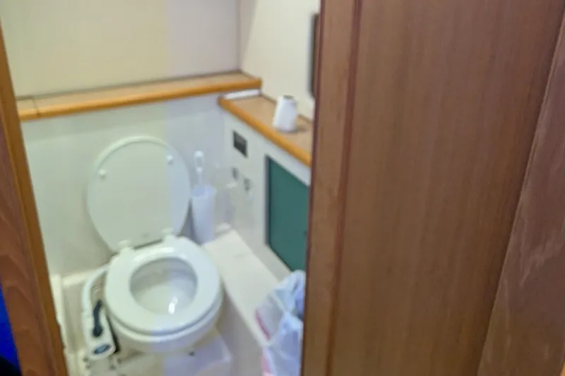 Slide: The Image of Bayliner 4087 Aft Cabin Motoryacht 2000 - 54