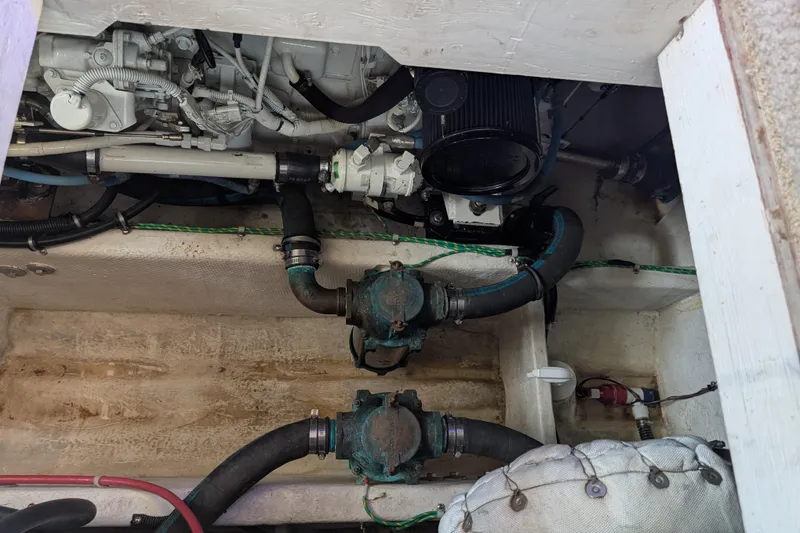 Slide: The Image of Bayliner 4087 Aft Cabin Motoryacht 2000 - 63