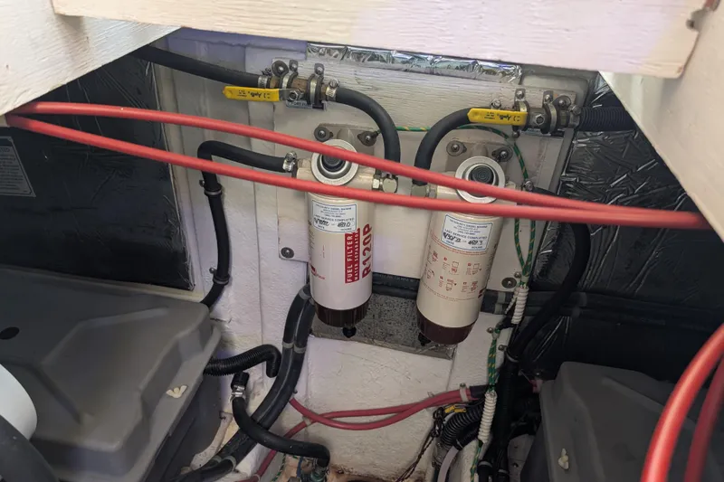 Slide: The Image of Bayliner 4087 Aft Cabin Motoryacht 2000 - 64