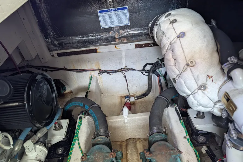 Slide: The Image of Bayliner 4087 Aft Cabin Motoryacht 2000 - 65