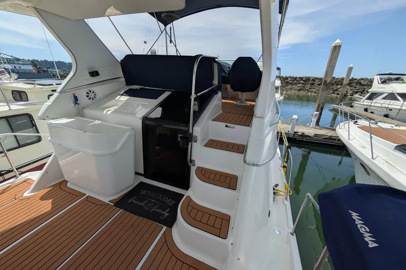 Slide: The Image of Bayliner 4088 yacht, 2000 model, featuring teak deck and marina view. - 11