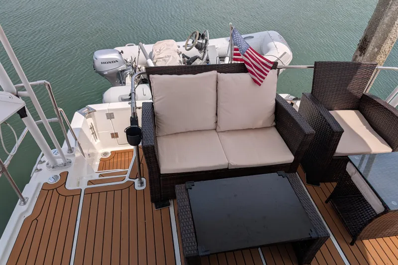Slide: The Image of Bayliner 4088 yacht deck with seating, American flag, and Honda outboard motor, 2000 model. - 6